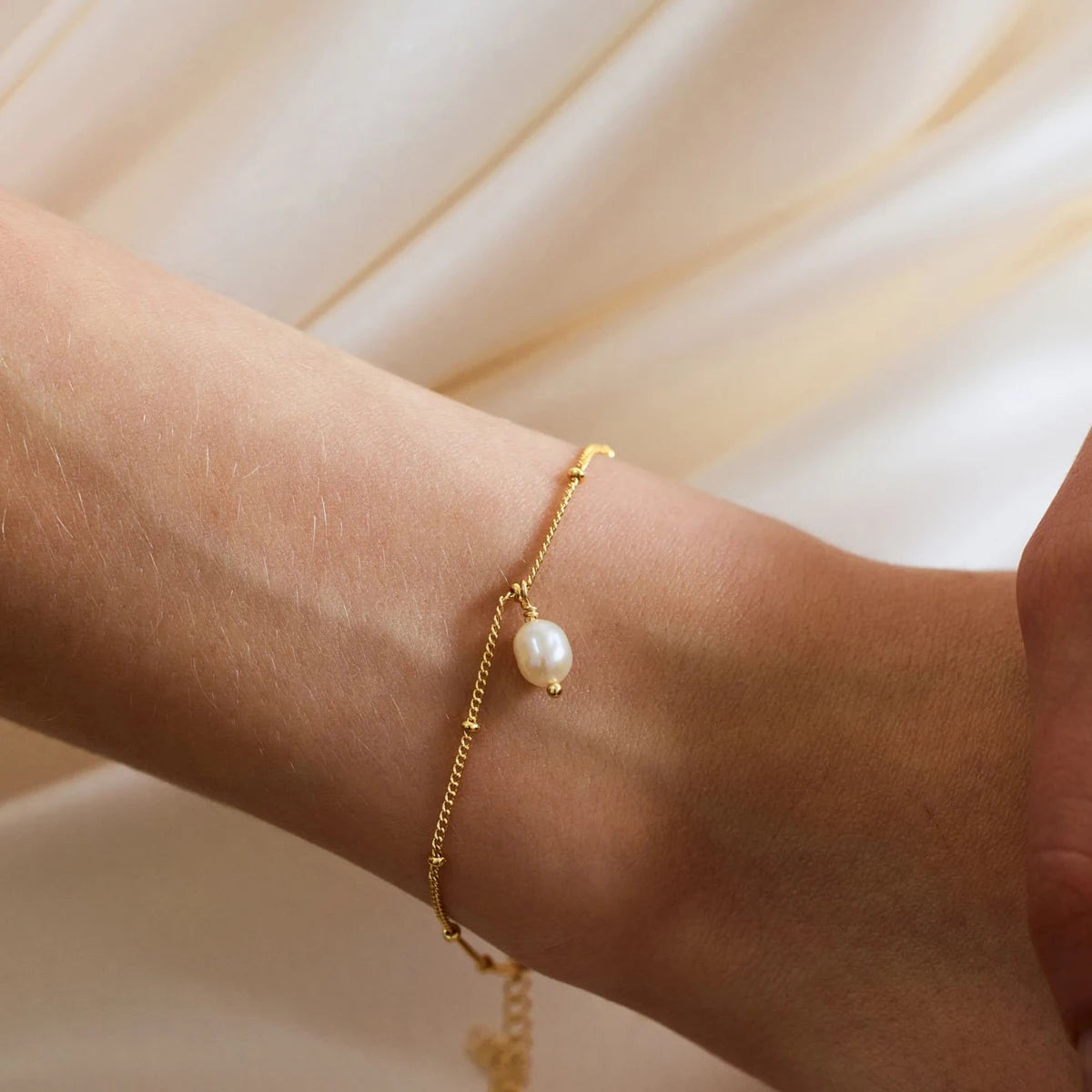 Single Pearl Bracelet