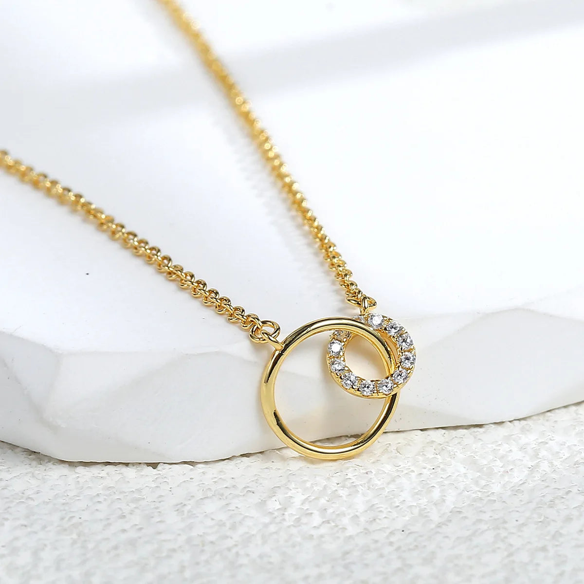 Circle Diamond Linked Necklace