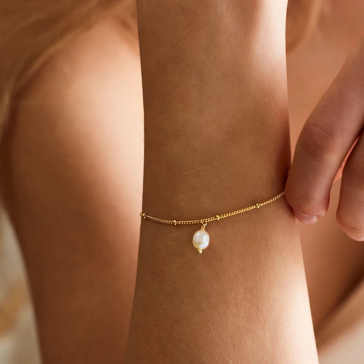 Single Pearl Bracelet